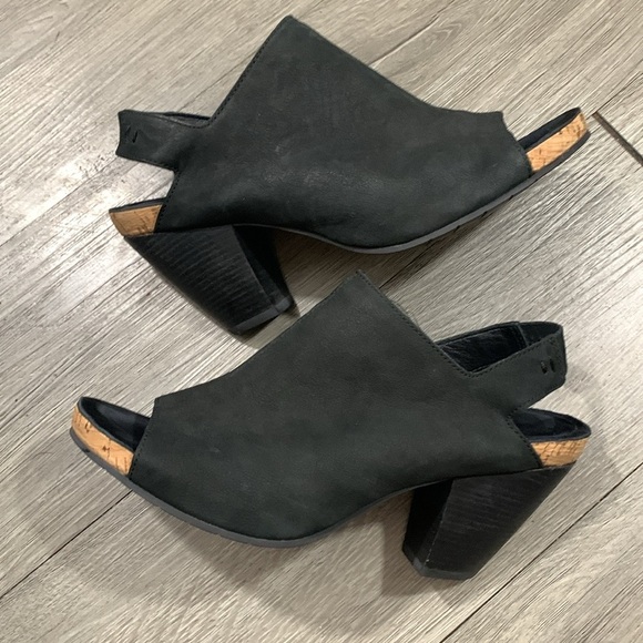 Eileen Fisher Black Leather Peep Toe Sling Back Heels size 8 - Picture 4 of 8